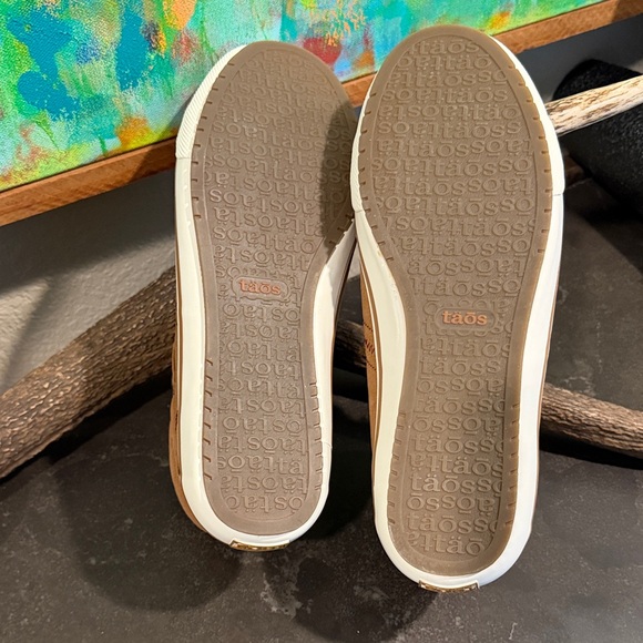 Taos Footwear High-Top Sneakers- NWT! - Picture 4 of 5